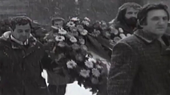 Preminuo je 30. novembra 1977. godine