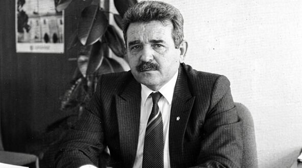 Aca Trifunović u odelu