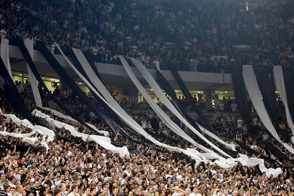 Pariz, čuvaj se! Stižu Grobari!!!