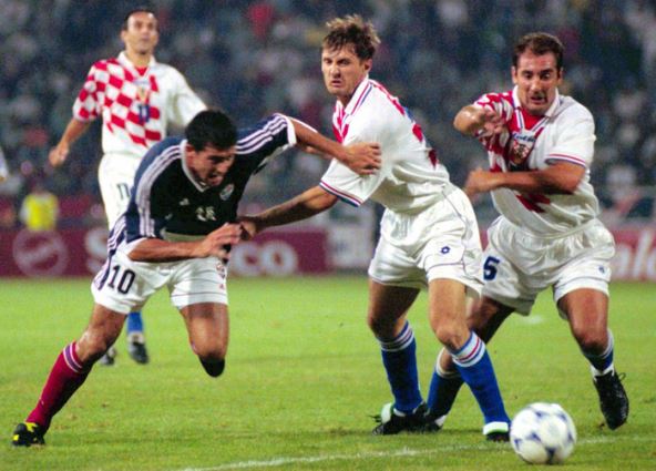 Deki je bio jedan od aktera čuvene utakmice na "Maksimiru", u kojoj je Jugoslavija izborila 2:2 i izbacila Hrvatsku sa puta na EURO 2000. Stanković je dao i jedan gol Hrvatima na njihovom stadionu te 1999.