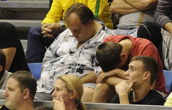 Zvezda "gazi", a on zzzZZzzZZZzzZZzzzz