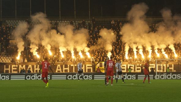 Grobari: RIP Marko Ivković i Nemanja Antić, gorela zastava Galatasaraja