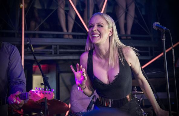 Jelena Rozga u provokativnoj haljini održala nastup u beogradskom klubu Kasina