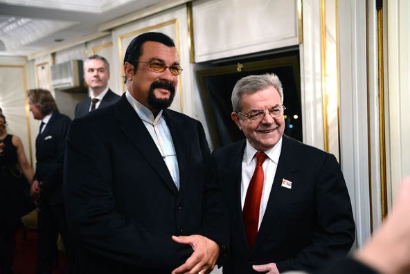 Stiven Sigal i Dragan Džajić laureati nagrade za dobročinstvo i humanitarni rad u Srbiji.