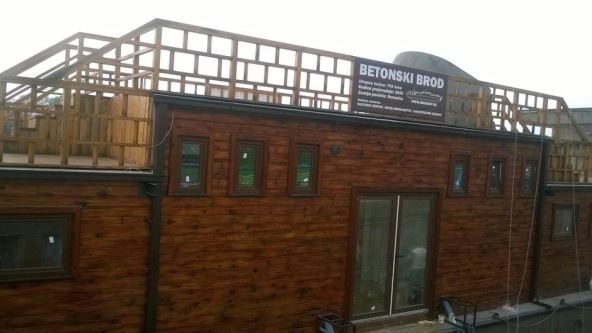 Betonski brod Sip na Savskom šetalištu - Siniša Mali