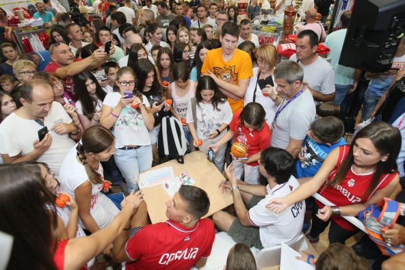 Miloš Teodosić se družio sa decom