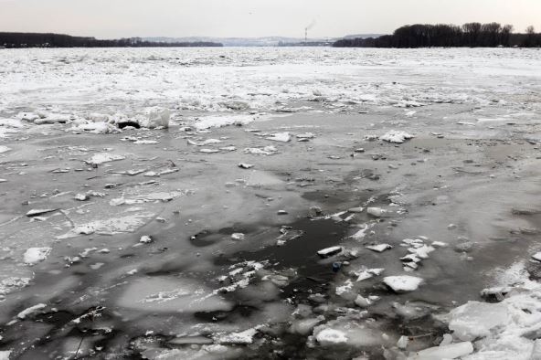 Na Antarktiku otkrivena ogromna rupa!