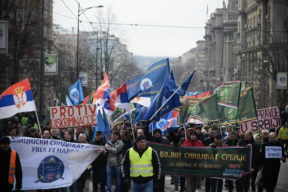 Protest sindikata vojske i policije ispred Vlade Srbije FOTO