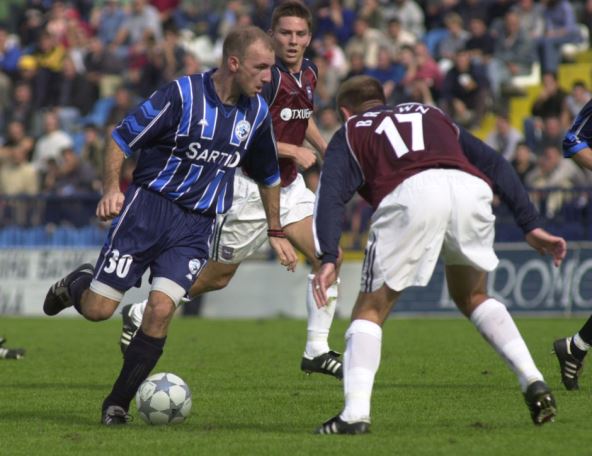 Nenad Mirosavljević u dresu Sartida protiv Ipsviča 2002. godine