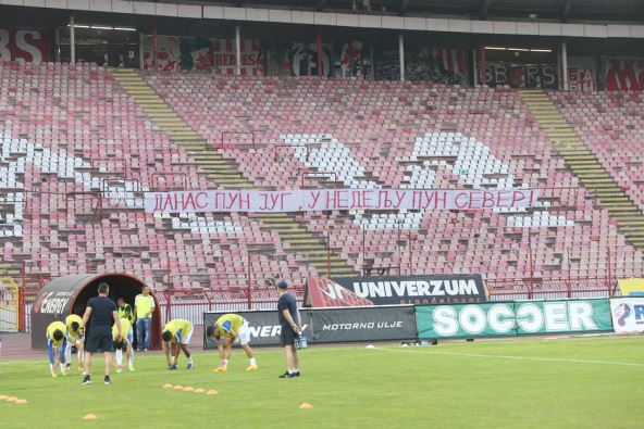 Zvezda - Irtiš, transparent Delija na jugu: Nećemo da Srbija... FOTO