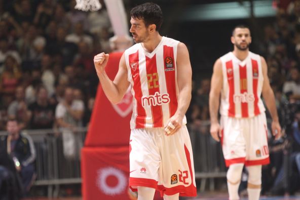 Crvena zvezda Barselona 90:82, Stefan Janković i Ante Tomić, Tejlor Ročesti koš sa poda