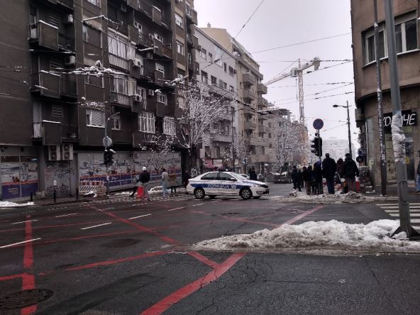 Kran u Takovskoj se nakrivio, izmene u saobraćaju