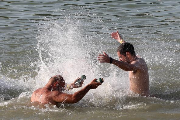 Ada Ciganlija puna kupača za vikend (FOTO)