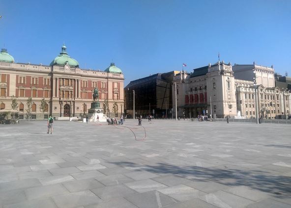 Trg republike - potapajući stubići