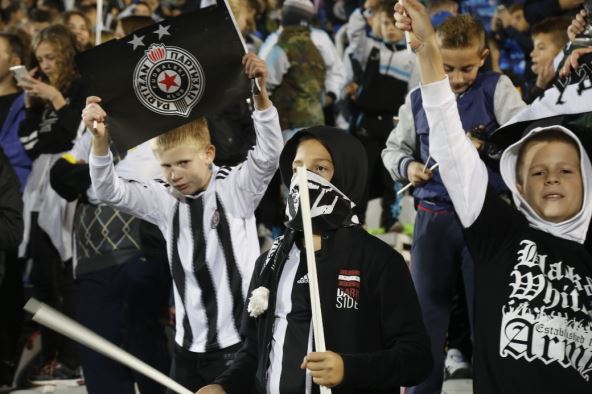 Partizan - Alkmar fotografije dece