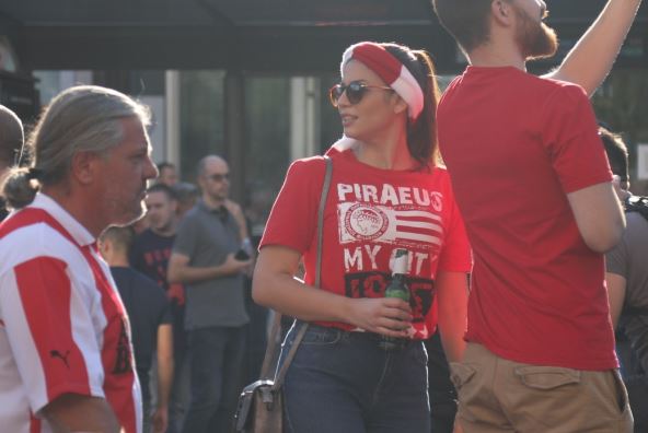 Navijači Zvezde i Olimpijakosa zajedno navijaju u Beogradu
