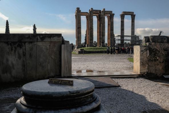 Bez štikli i cigareta: Stroga pravila pred letnju sezonu u Grčkoj