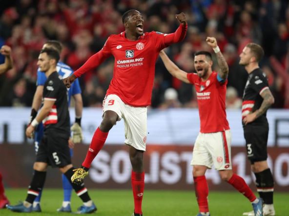 MAjnc - Fortuna Diseldorf 1:1, Bundesliga Mateta gol i crveni karton