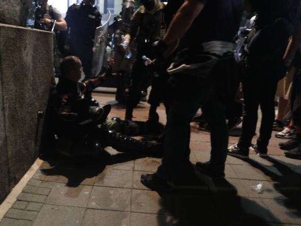 Protesti-saslušan taksista-napad na policiju