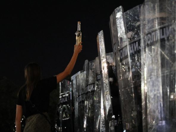 Beograd Skupština Srbije protesti rakija za policiju foto