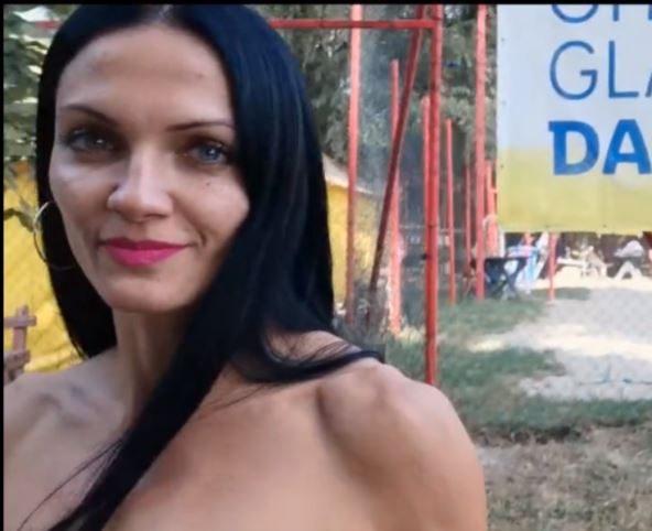 Lili Milf gola devojka kupuje lubenice Pančevački put