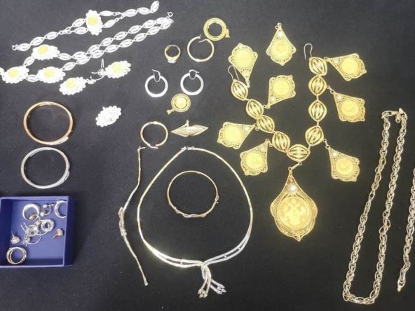 Mutivode Carina Zlato Zaplena Krijumčerenje Sat Carinici Granica Granični prelaz