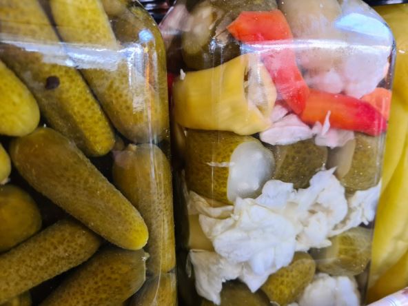 tursija kiseli krastavci i karfiol u tegli