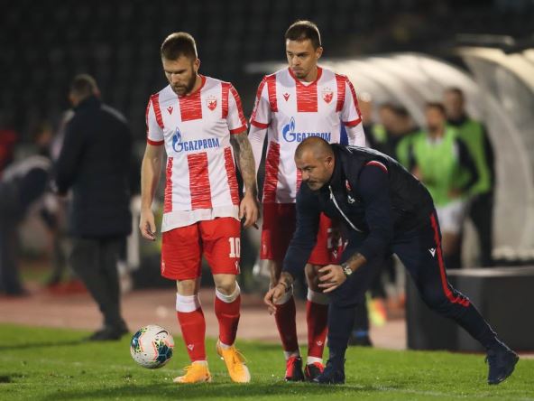 Dejan Stanković sa igračima Zvezde.