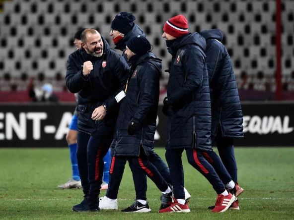 Dejan Stanković sa stručnim štabom.