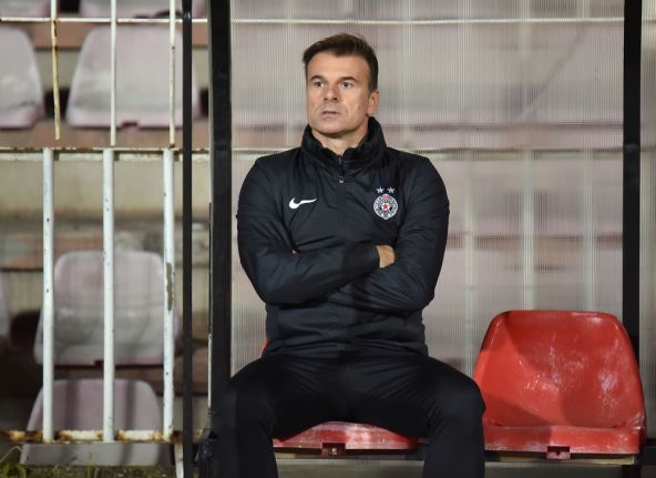 Saša Stanojević na klupi Partizana.