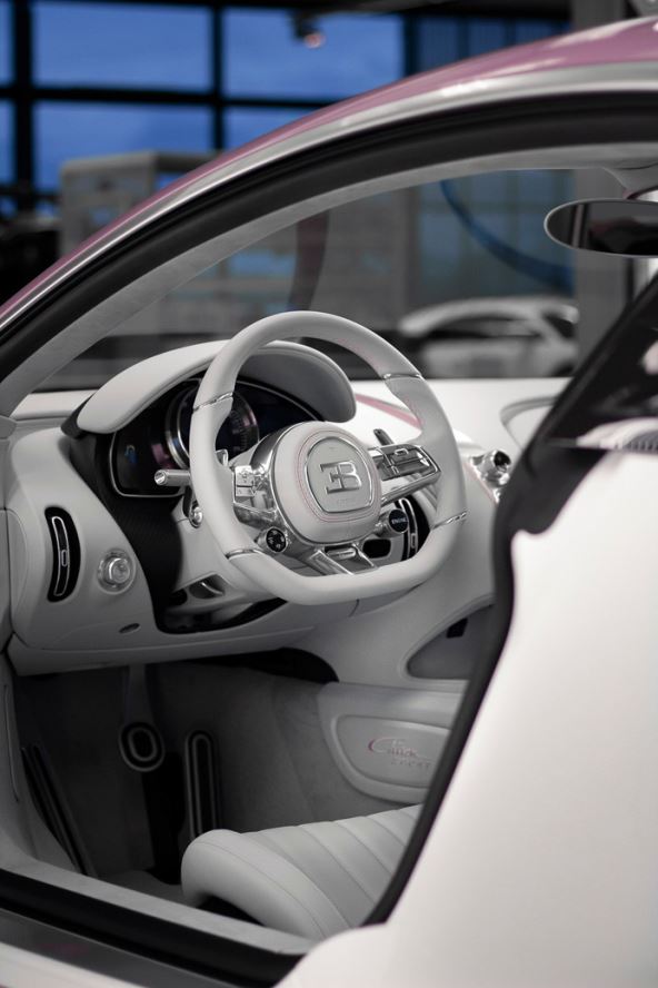 bugatti chiron luksuzni automobil najskuplji auto dan zaljubljenih