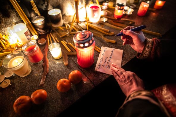 djordje balasevic spomenik stihovi bez crne bela ne bi vredela
