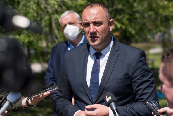 gradonacelnik bakic dp komval cantavir