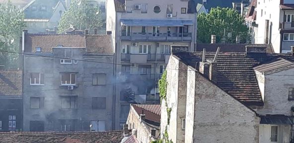 požar beograd sarajevska ulica covek zaglavljen terasa