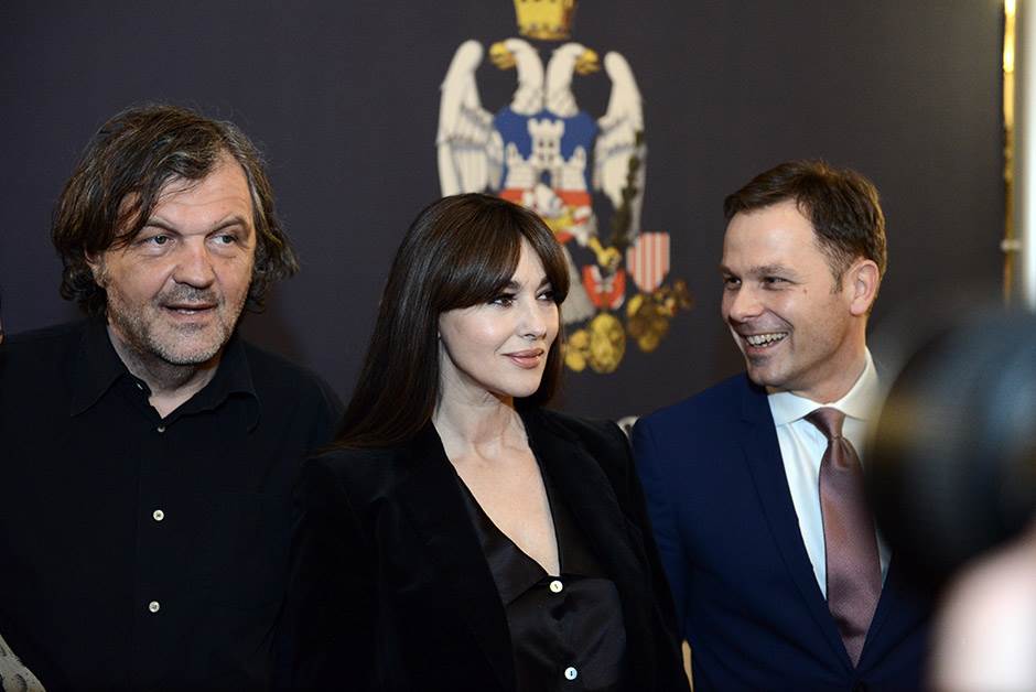 Monika Beluči bez brushaltera