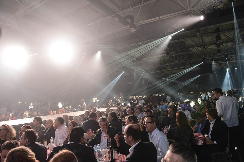 Dejan Petrović zida vile na Zlatiboru