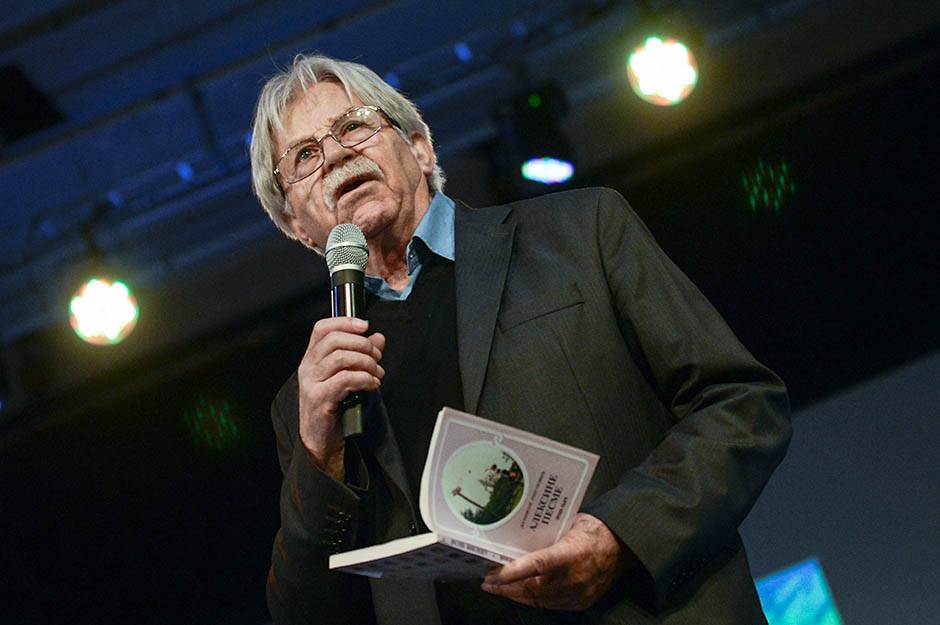 Oglasio se Ljubivoje Ršumović iz bolnice