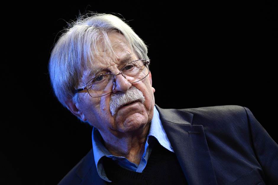 Oglasio se Ljubivoje Ršumović iz bolnice