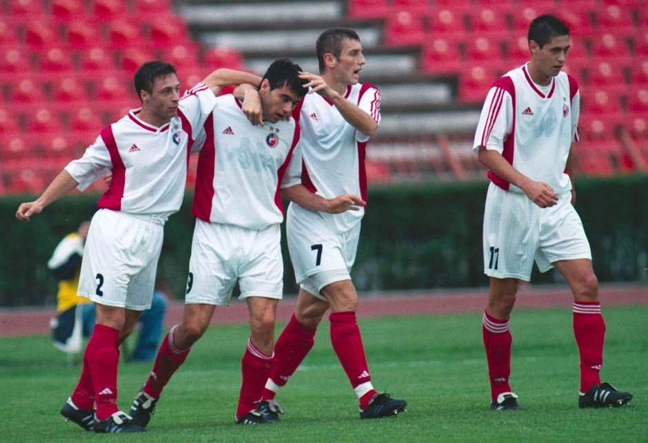 Sin legendarnog Zvezdinog fubalera oblači se kao žena