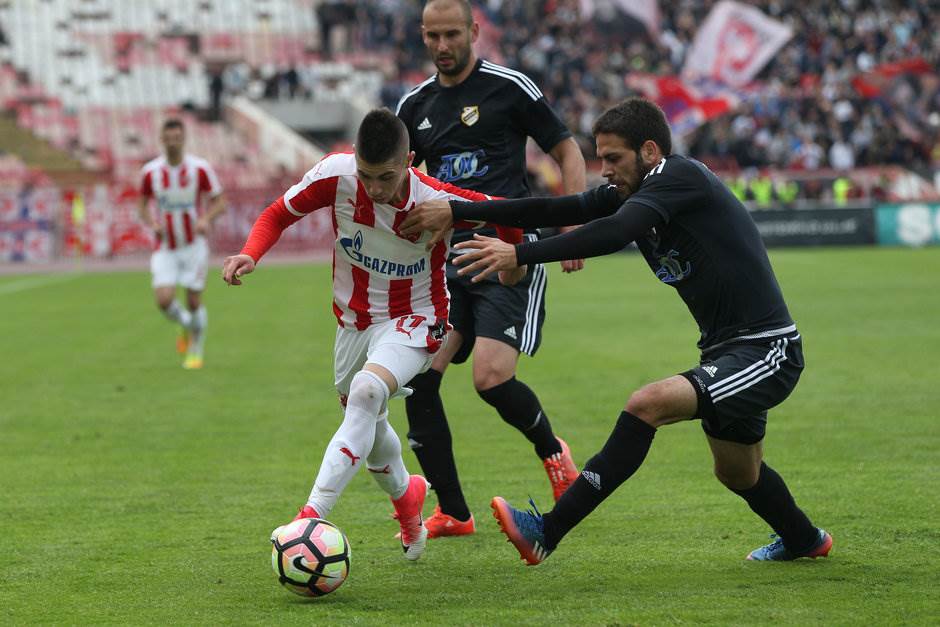 Srđan Plavšić krvav iznet sa terena