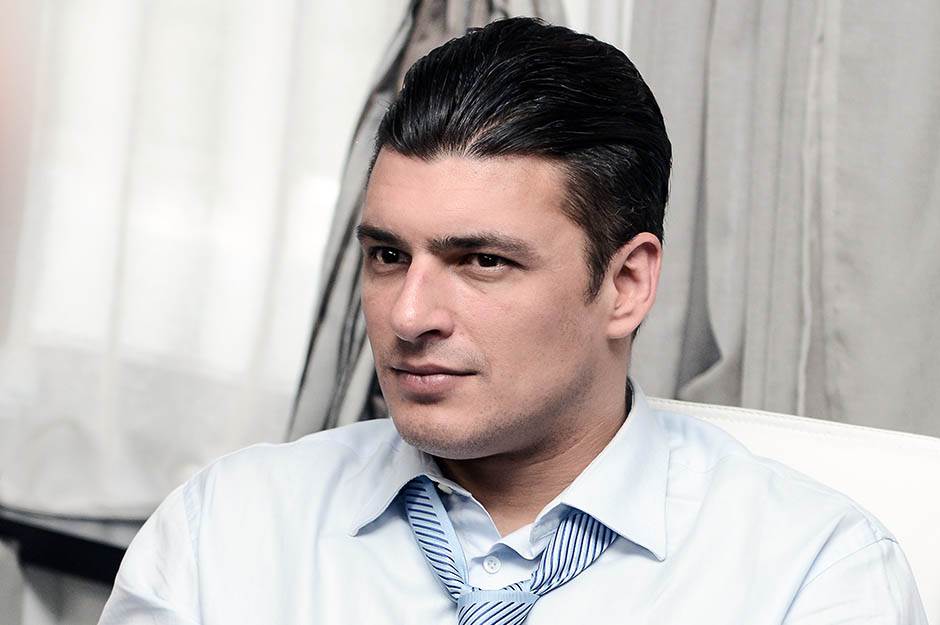 andrija kuzmanovic plata 12.000 dinara u pozoristu živeo s roditeljima 