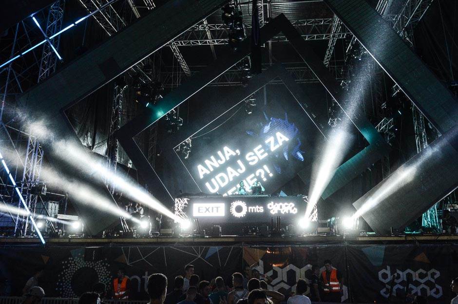 Lejdi Li vrući snimak iz bazena