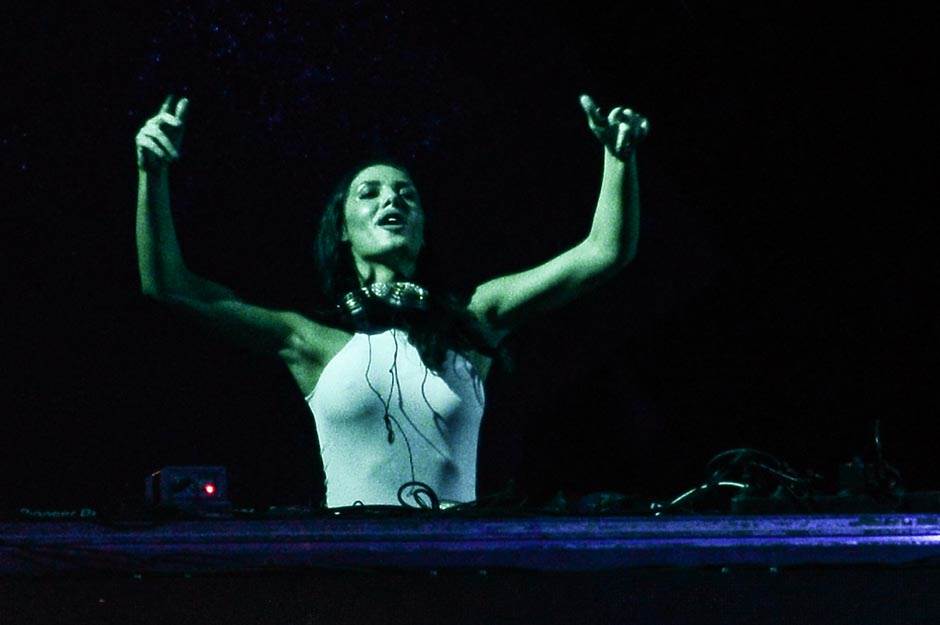 Lejdi Li vrući snimak iz bazena