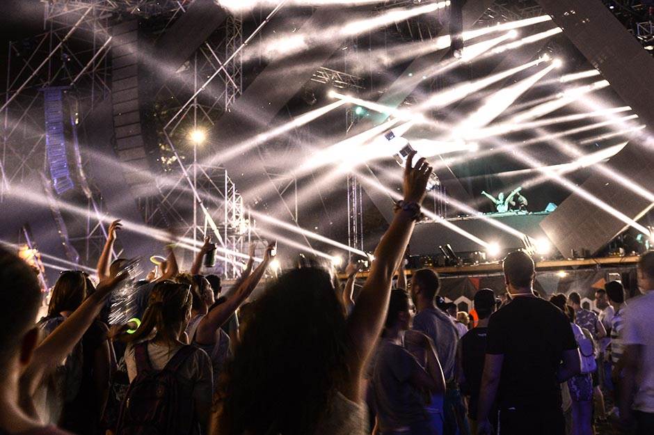 Lejdi Li vrući snimak iz bazena