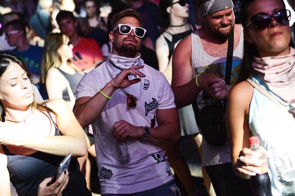 Lejdi Li vrući snimak iz bazena