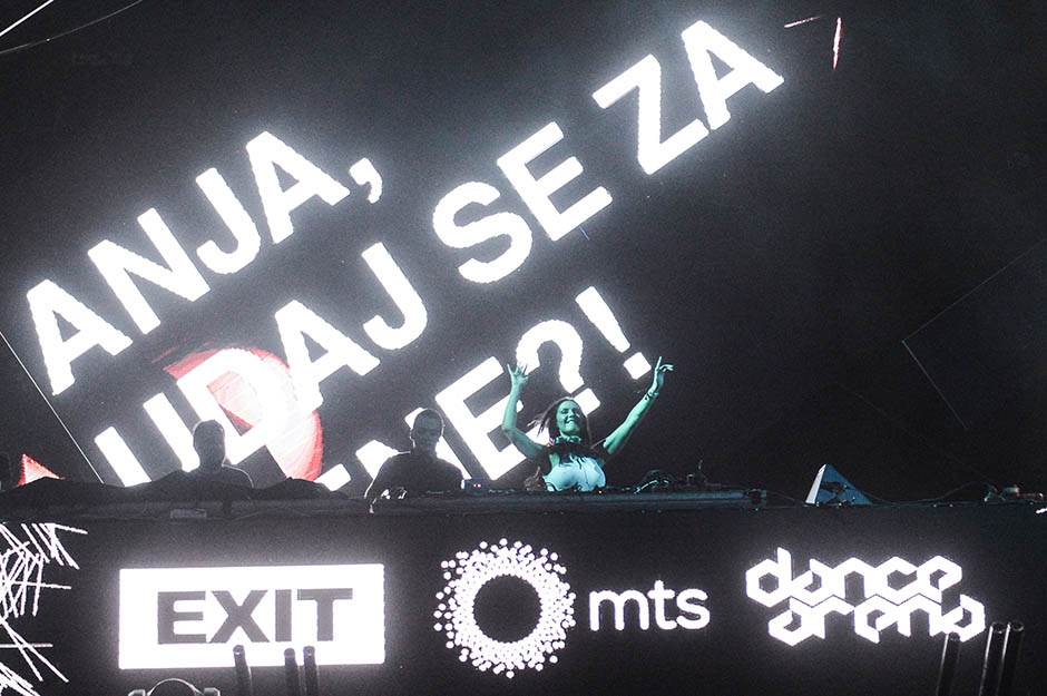 Lejdi Li vrući snimak iz bazena