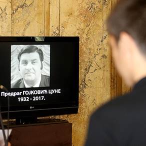 Cune Gojković u spotu za pesmu Kafu mi draga ispeci glumio vampira