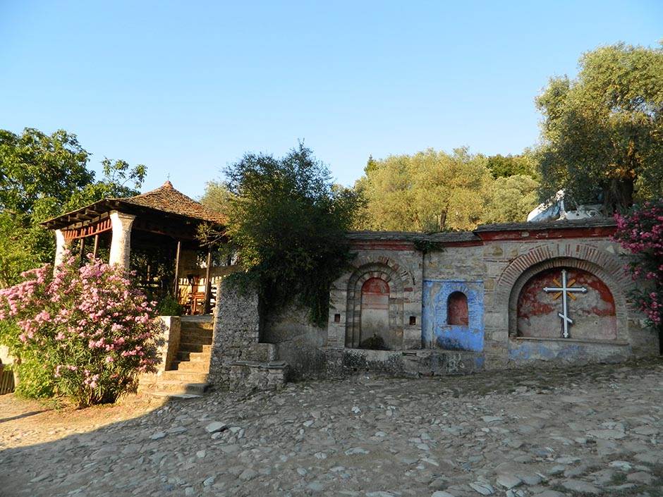 Sveta Gora - Ženske kosti- da li bi ženama trebalo dozvoliti da dolaze? - Anketa