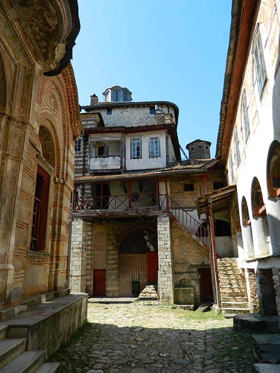 Sveta Gora - Ženske kosti- da li bi ženama trebalo dozvoliti da dolaze? - Anketa