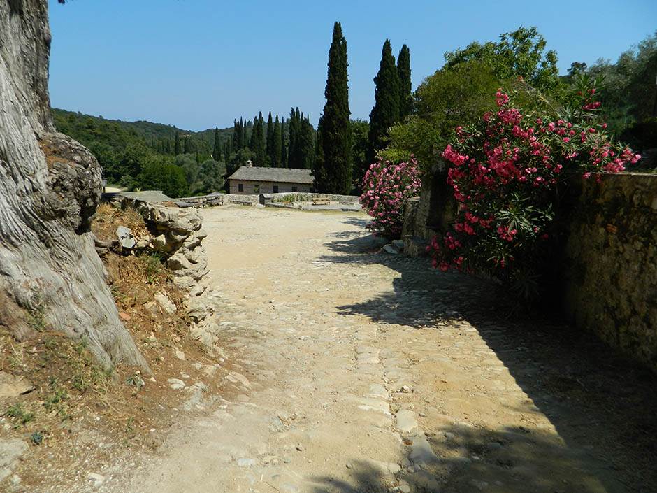 Sveta Gora - Ženske kosti- da li bi ženama trebalo dozvoliti da dolaze? - Anketa